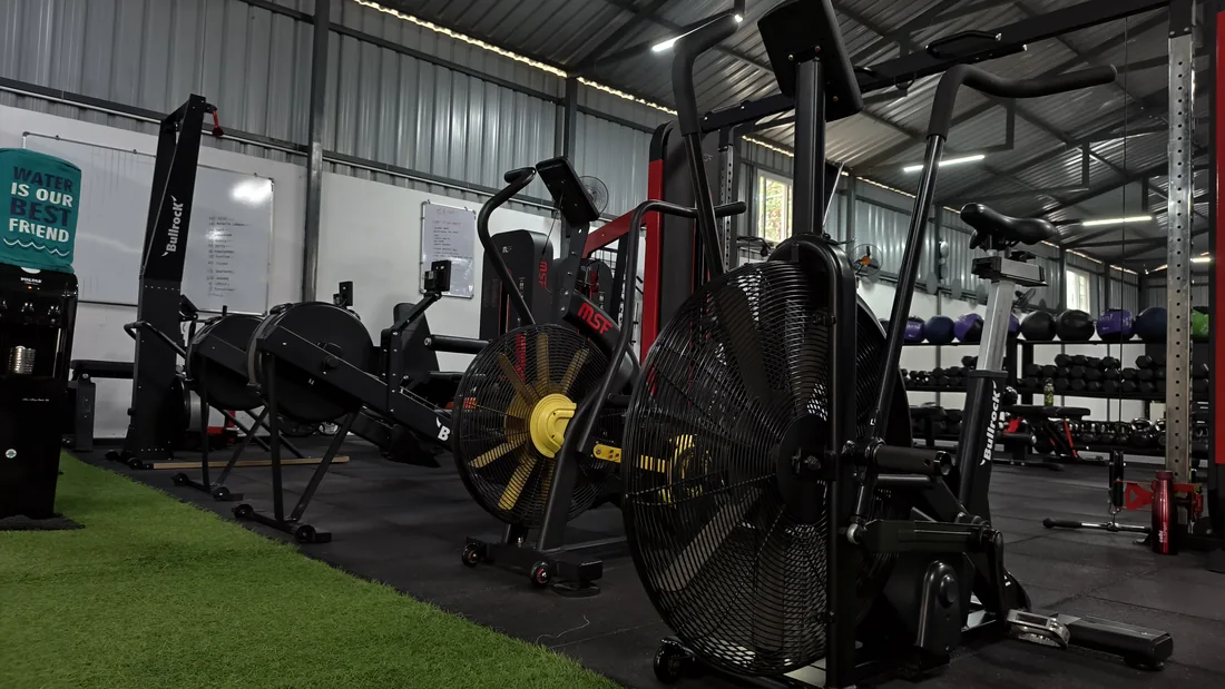 Air bikes and rowers, conditioning row